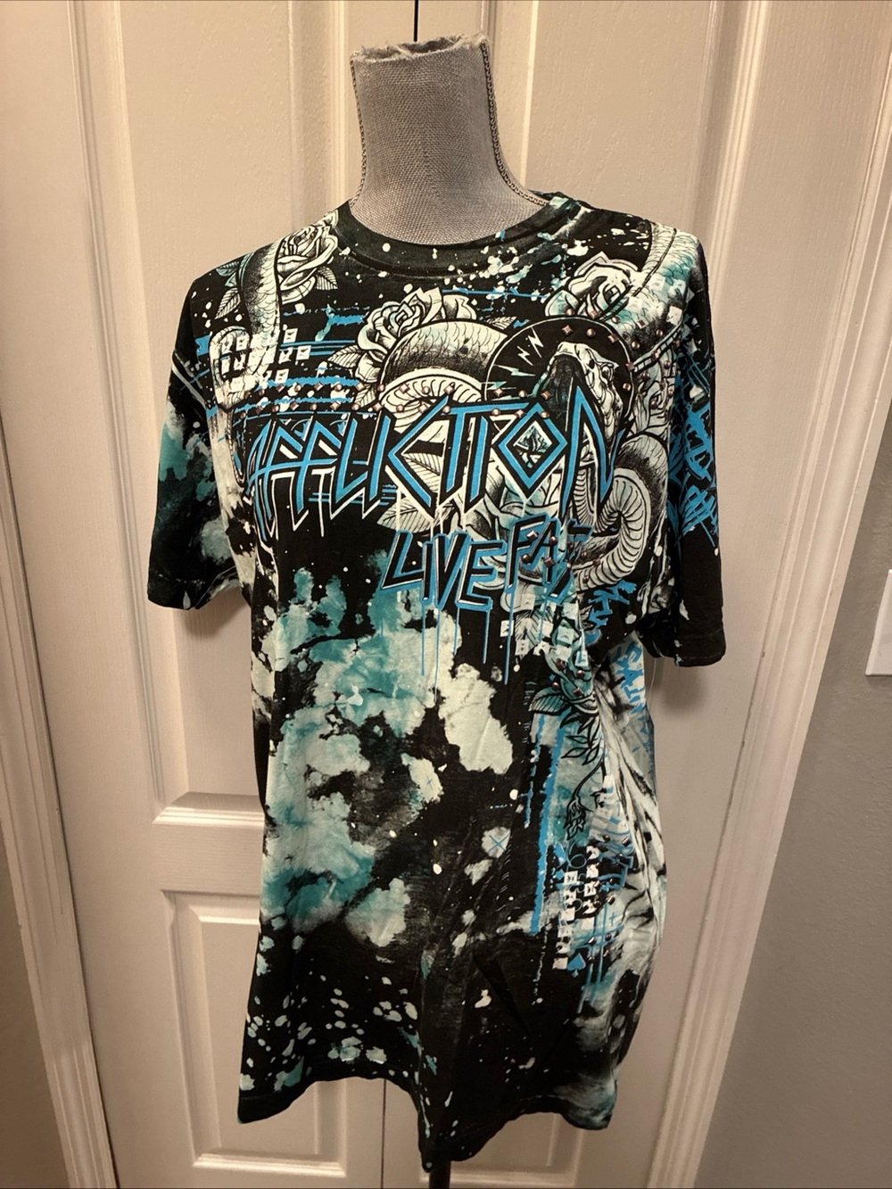 Affliction mens tee shirt size XL